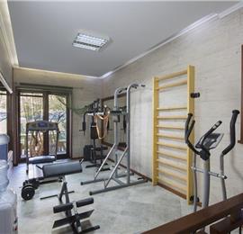 5 bedroom bayside villa with pool near Kotor, sleeps 12
